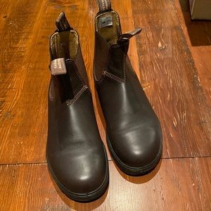 Brown blundstones. Like new. Size 5 AU.